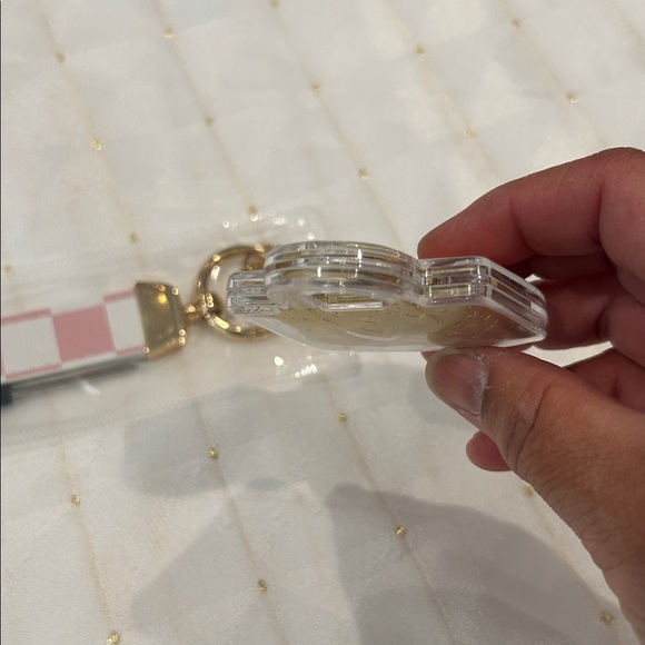 Gold Key Chain - Picture 2 of 3